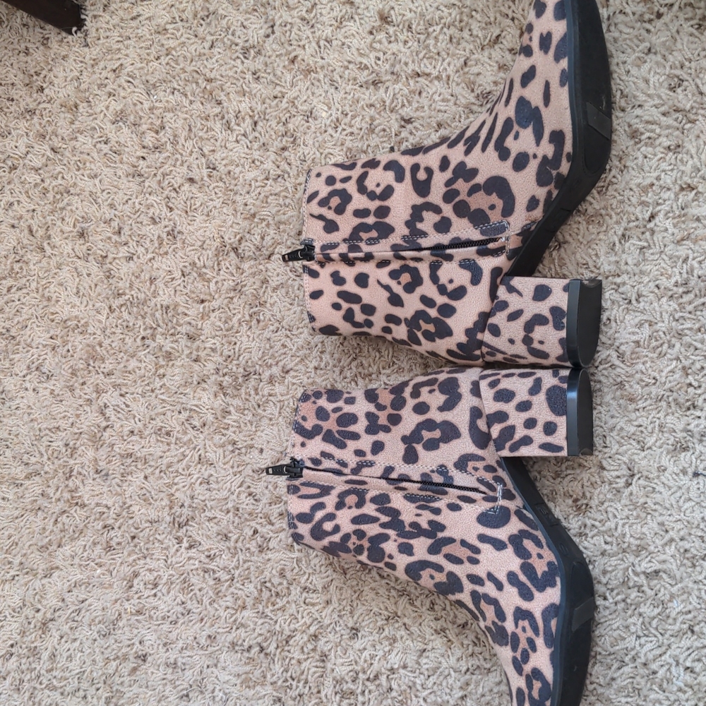 Perfect leopard boots! - Picture 5 of 5